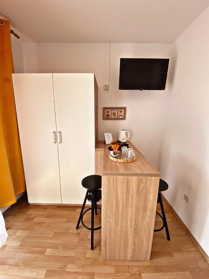 The Manzoni Family 5 Hotel Punat Exterior photo